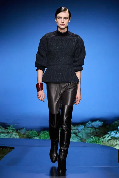 Look 8